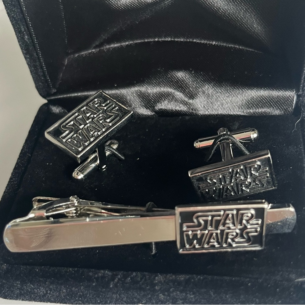 Star Wars Black and Silver Cufflinks and Tie Clip Set